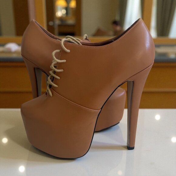 EYE CANDIE Beige Laceup Platform Booties Heels Size 8.5 - Picture 1 of 9